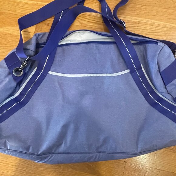 Oakley Sports Duffle Bag - Picture 4 of 6